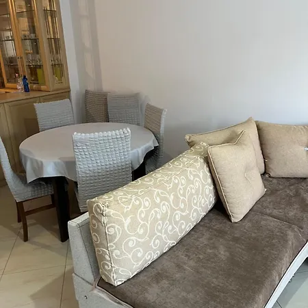 Mryard Apartment