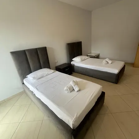 Mryard Apartment *