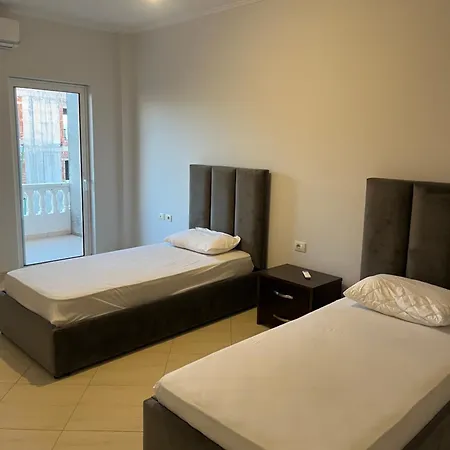 Mryard Apartment *